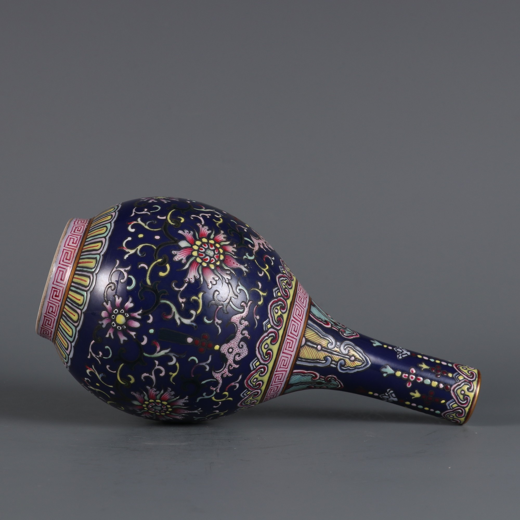 精品收藏 清乾隆年制霁蓝釉加粉彩福运连连胆瓶