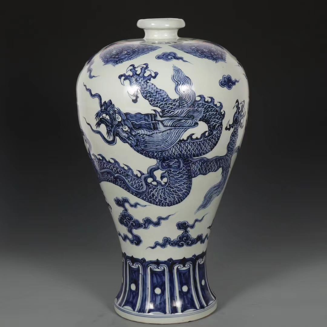 精品收藏 明  宣德青花龙纹大梅瓶. 规格:高54公分 口径8.