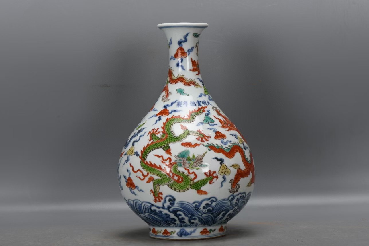 精品收藏 明,宣德斗彩海水五龙玉壶春瓶. 尺寸:高28.5厘米,口径6.