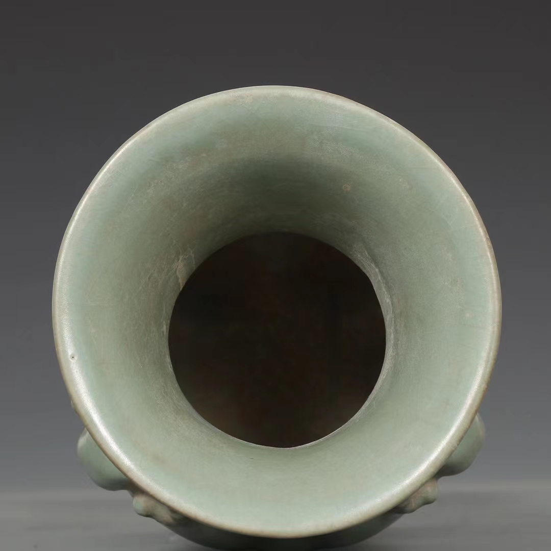 精品收藏  宋 汝窑天青釉三羊尊. 规格:高20.3公分 口径11公分.