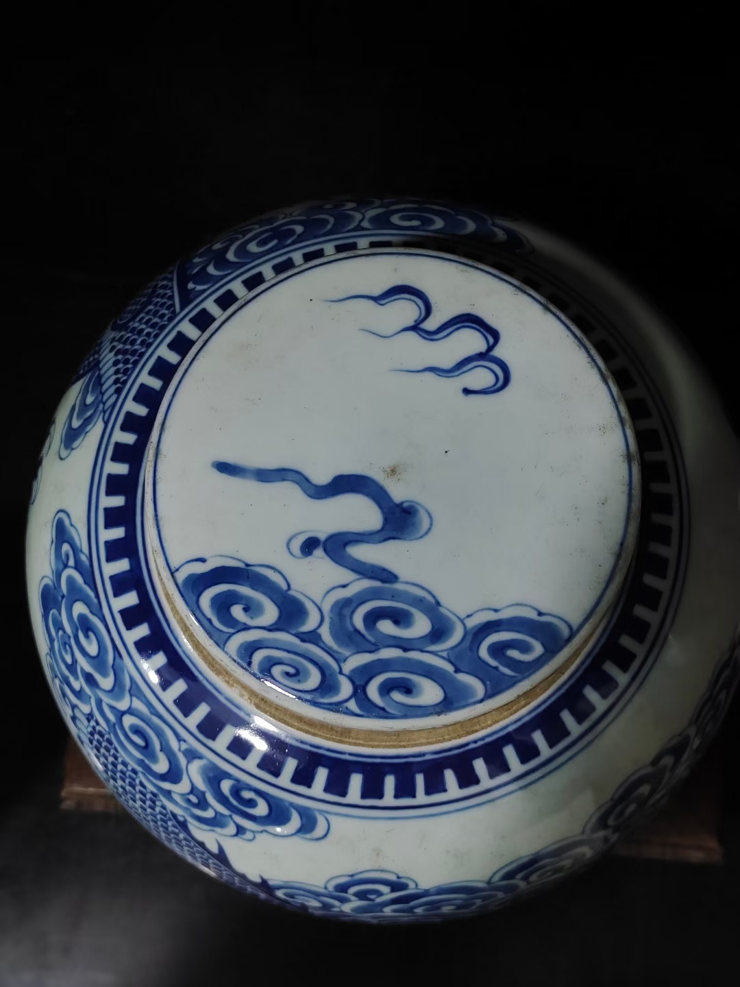 精品收藏 大清乾隆年制,鲤鱼跃龙门,青花龙纹罐子.