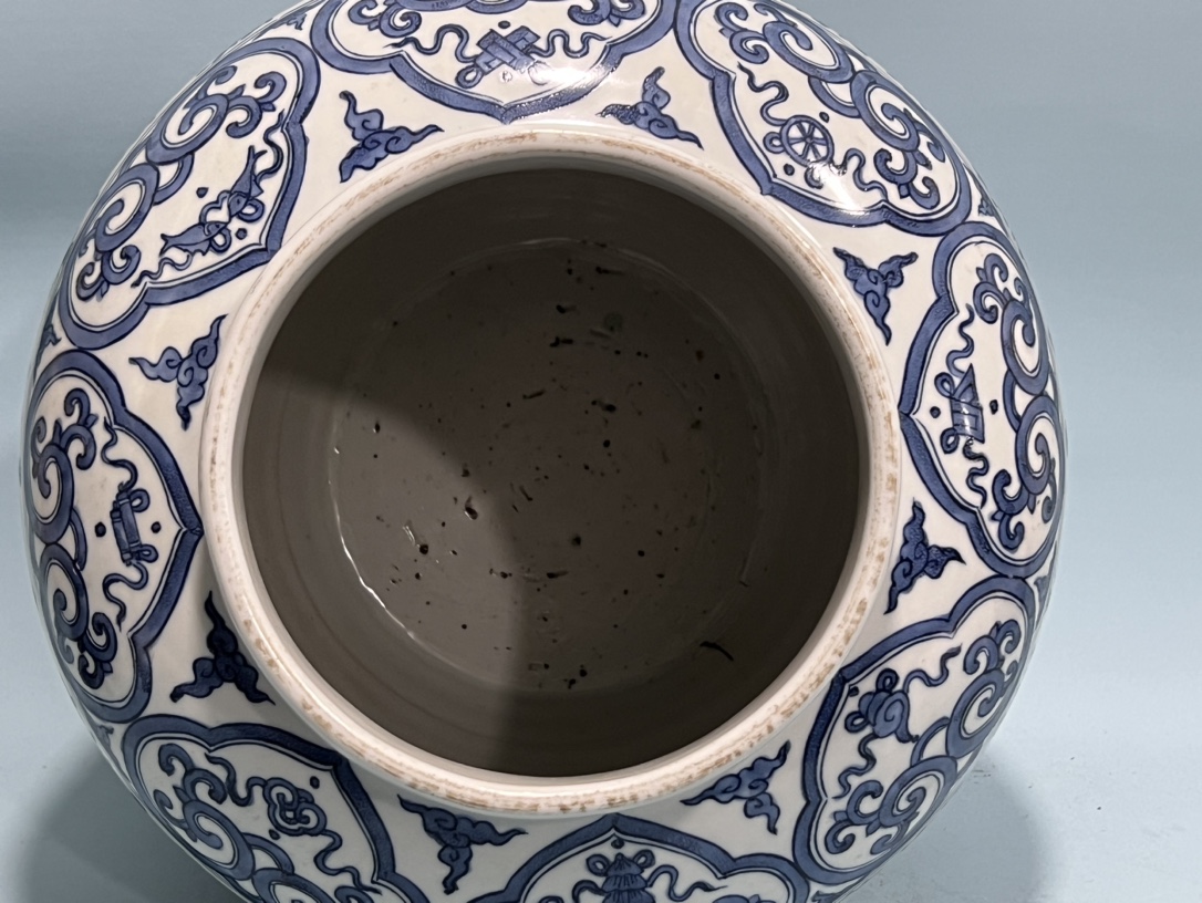精品收藏 明,万历青花海藻鱼纹罐. 尺寸:高34.3厘米,口径18