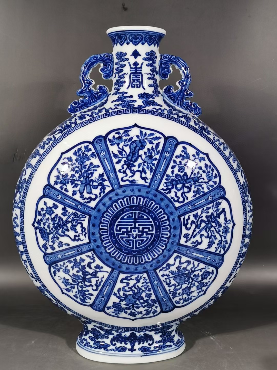 精品收藏 清乾隆,青花云福纹八宝纹扁瓶. 尺寸:高度41.5公分 口径7