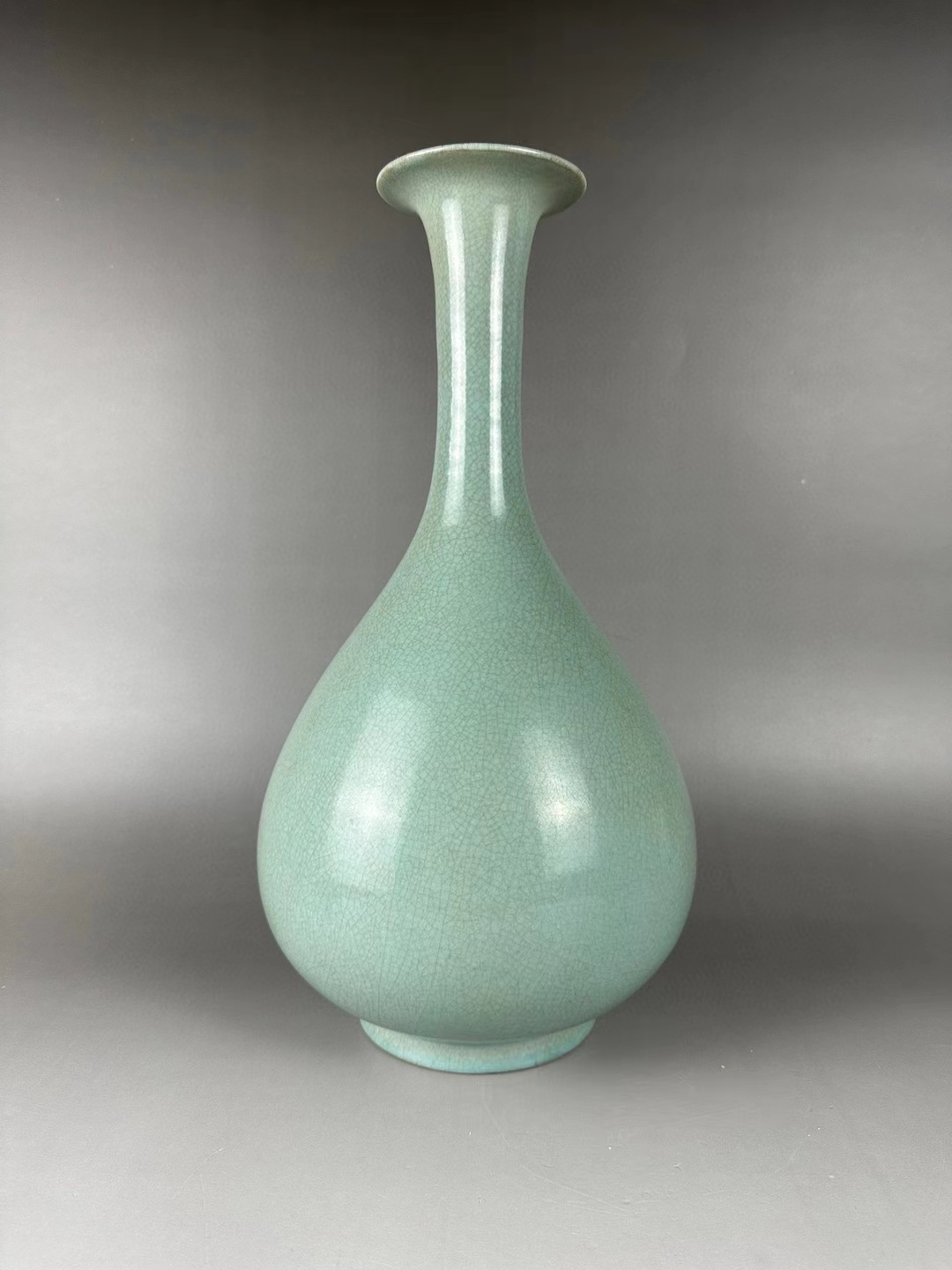 精品旧藏  北宋  汝窑天青釉玉壶春瓶.