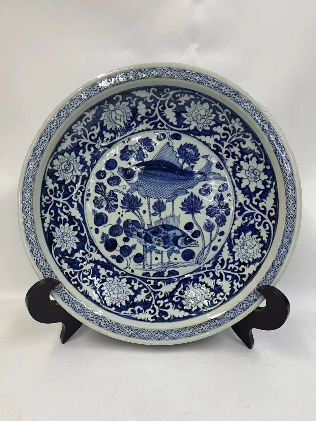 精品收藏 元青花 缠枝莲鱼纹大盘. 尺寸:直径:43.5cm,高度:7.2cm.