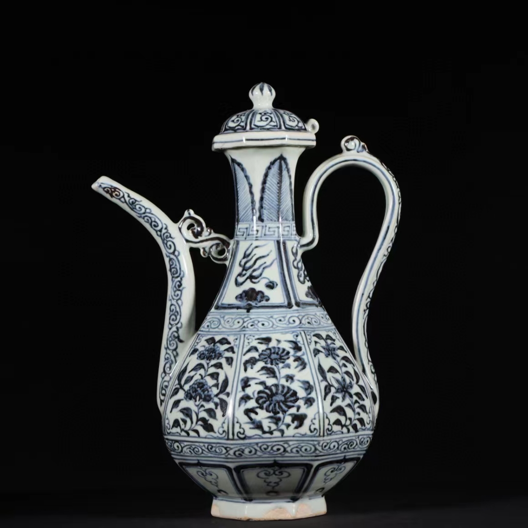 精品收藏 元代 青花花卉纹执壶. 尺寸:高:25.5cm 宽:19cm.