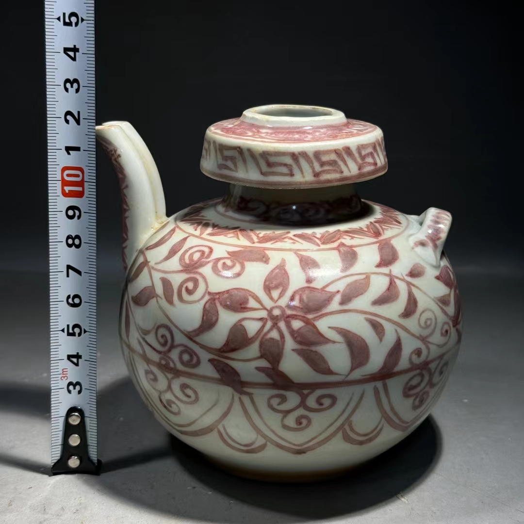 精品收藏 元 釉里红缠枝牡丹双嘴军持. 尺寸:高:12公分 直径:13公分
