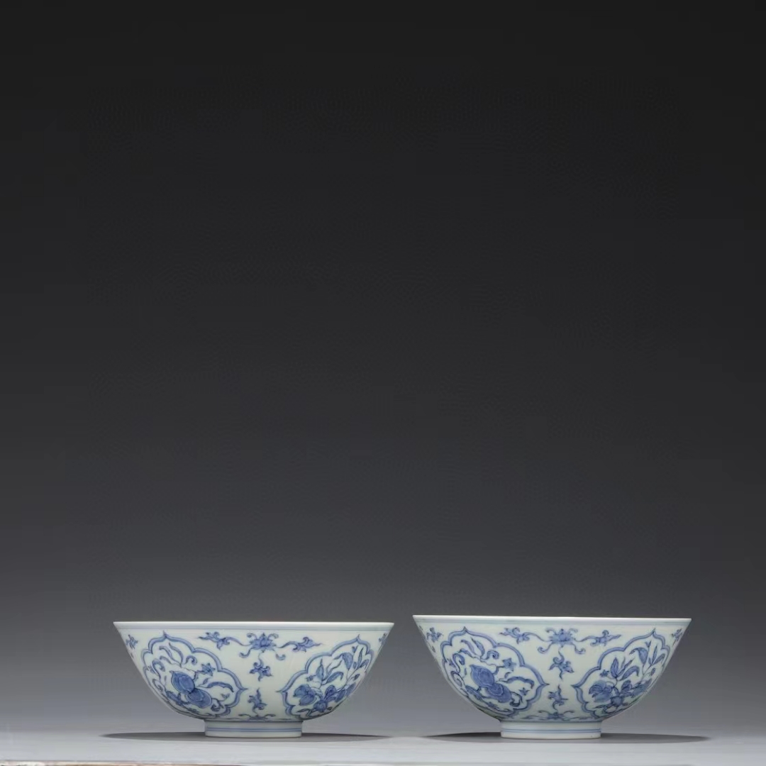 精品收藏 明 成化青花开窗折枝花果纹宫碗一对.  尺寸:高:6.