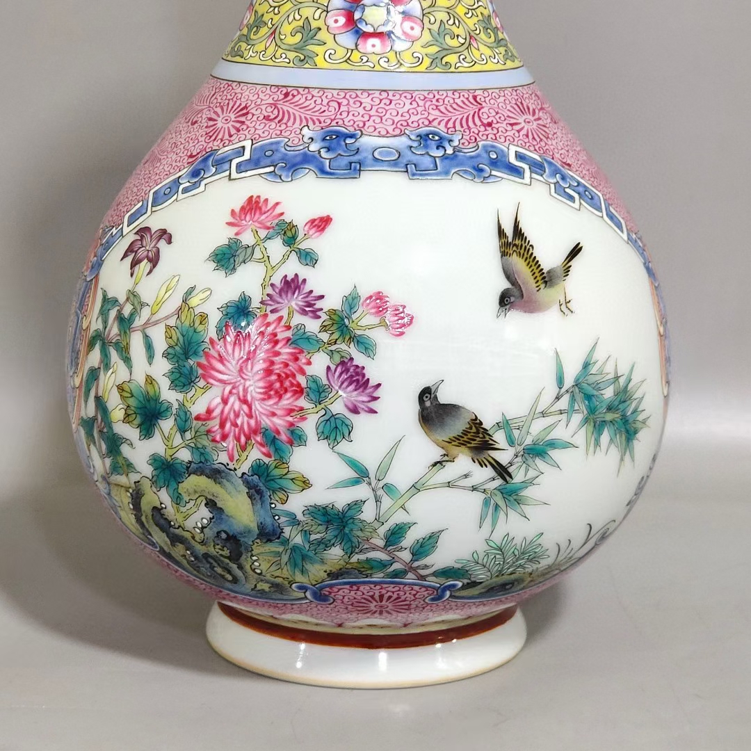 精品收藏 清代 雍正粉彩花鸟长颈瓶. 尺寸:高21.5公分,直径12公分.