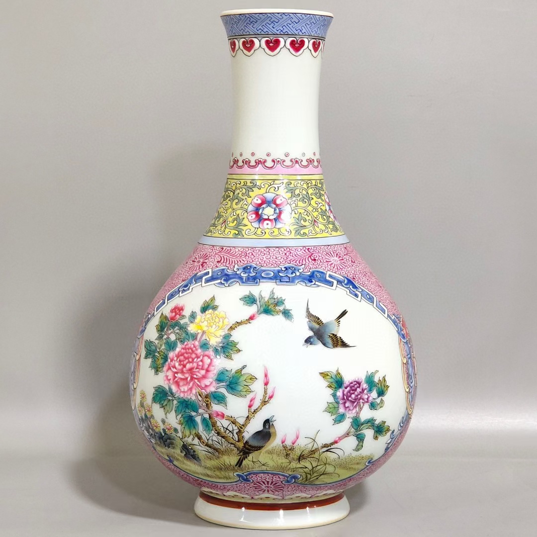 精品收藏 清代 雍正粉彩花鸟长颈瓶. 尺寸:高21.5公分,直径12公分.