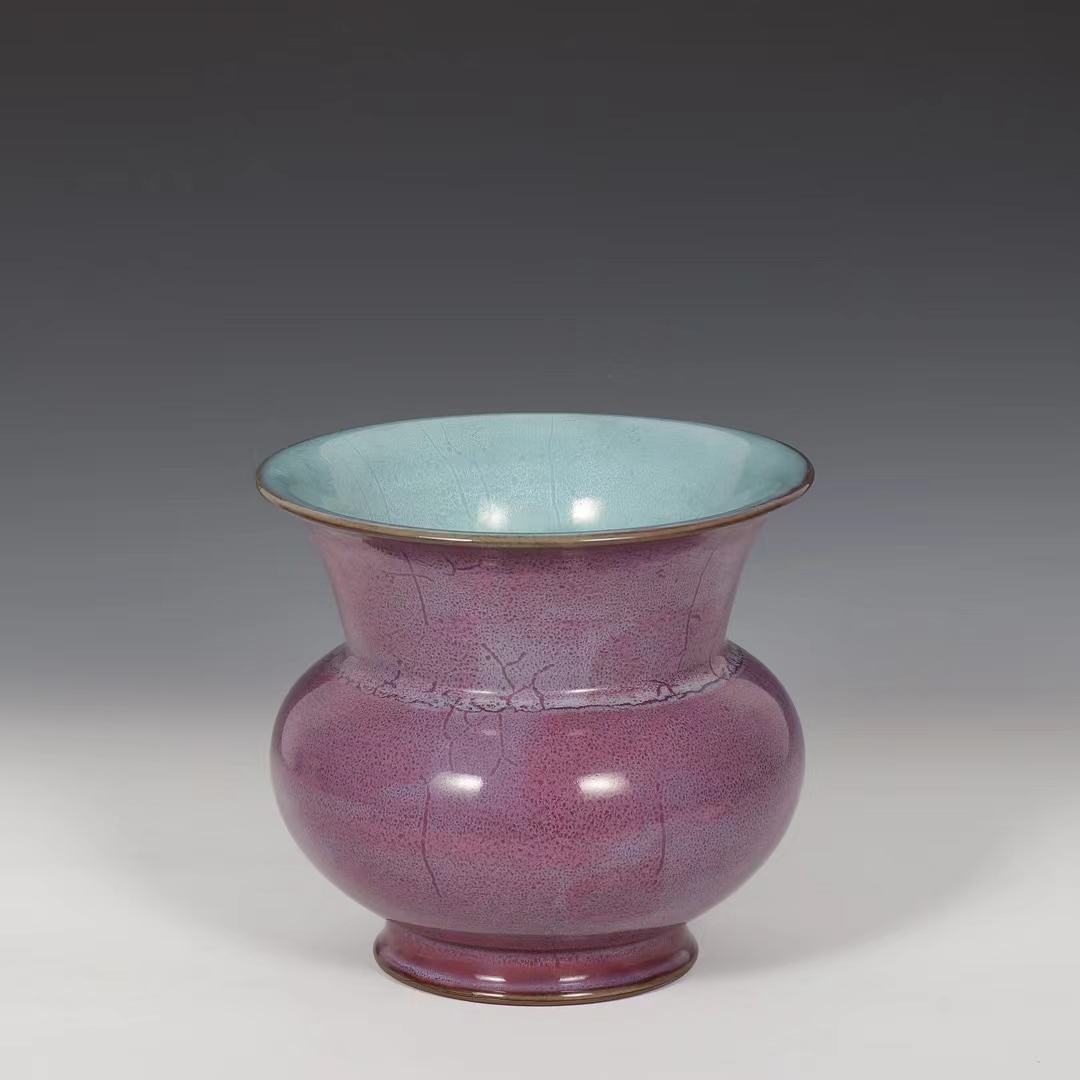 精品旧藏 宋  钧窑玫瑰紫釉渣斗式花盆. 规格:高18.5公分 口径20.