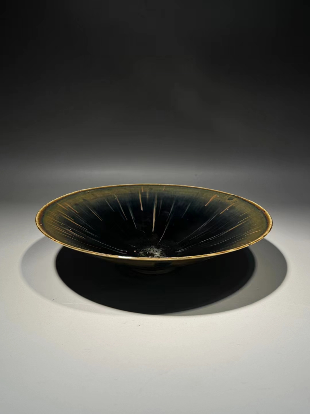 精品收藏 北宋 定窑黑釉天外飞仙斗笠盏. 尺寸:高:5公分 直径:18.