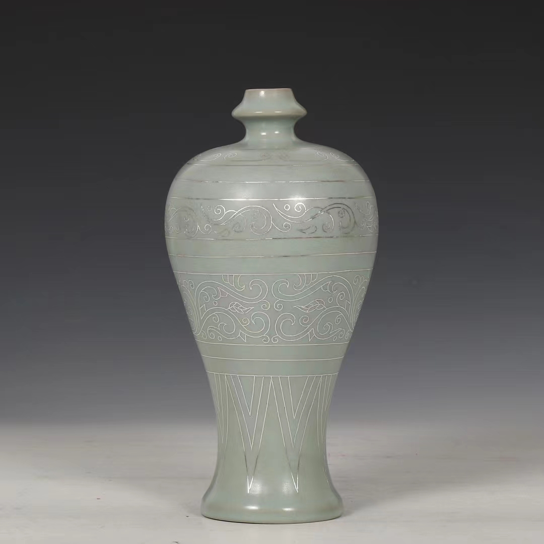精品收藏  宋  汝窑天青釉錯银梅瓶. 规格:高23.5公分 口径2.