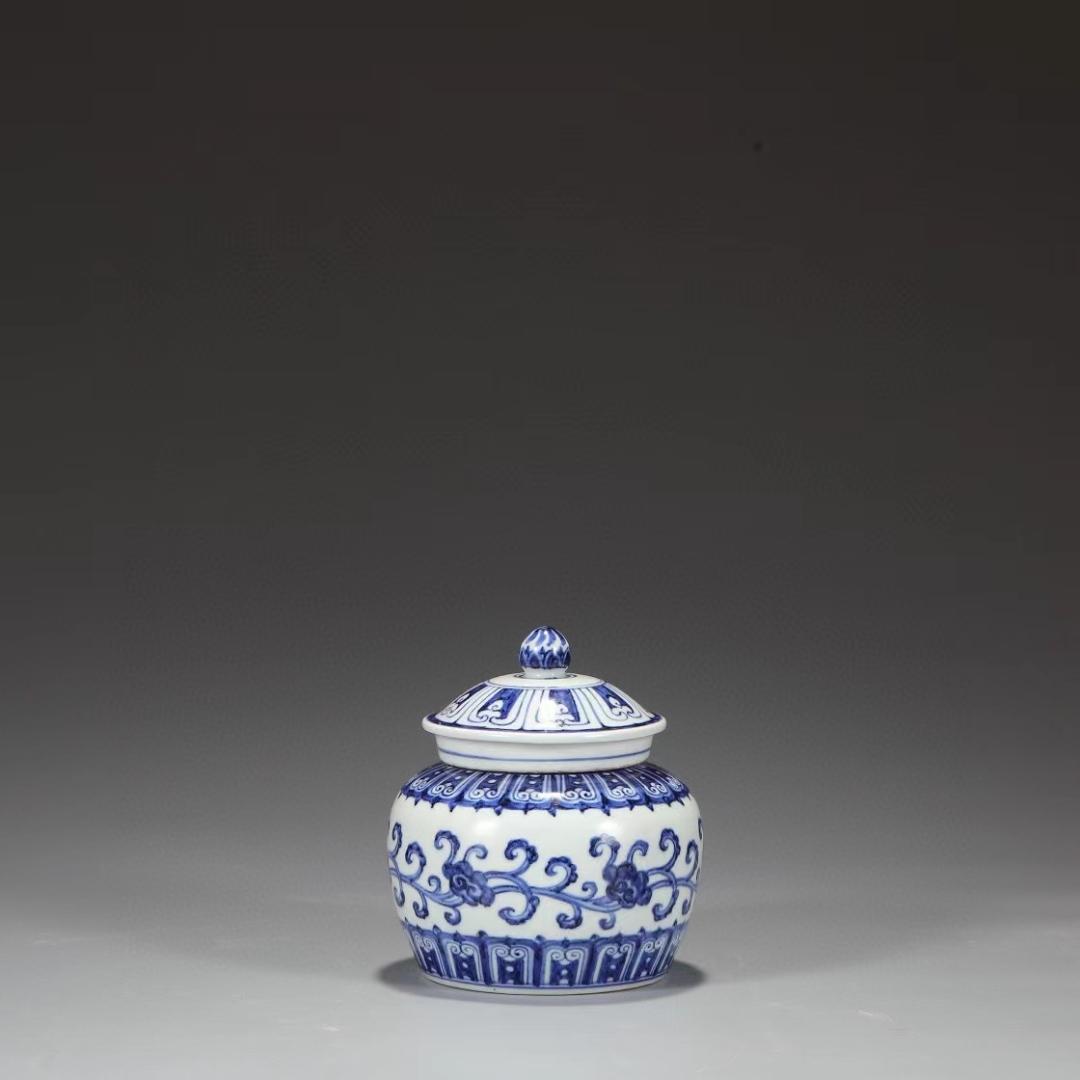 精品收藏 明 宣德青花缠枝灵芝纹盖罐 .  尺寸:高15公分 口径7.