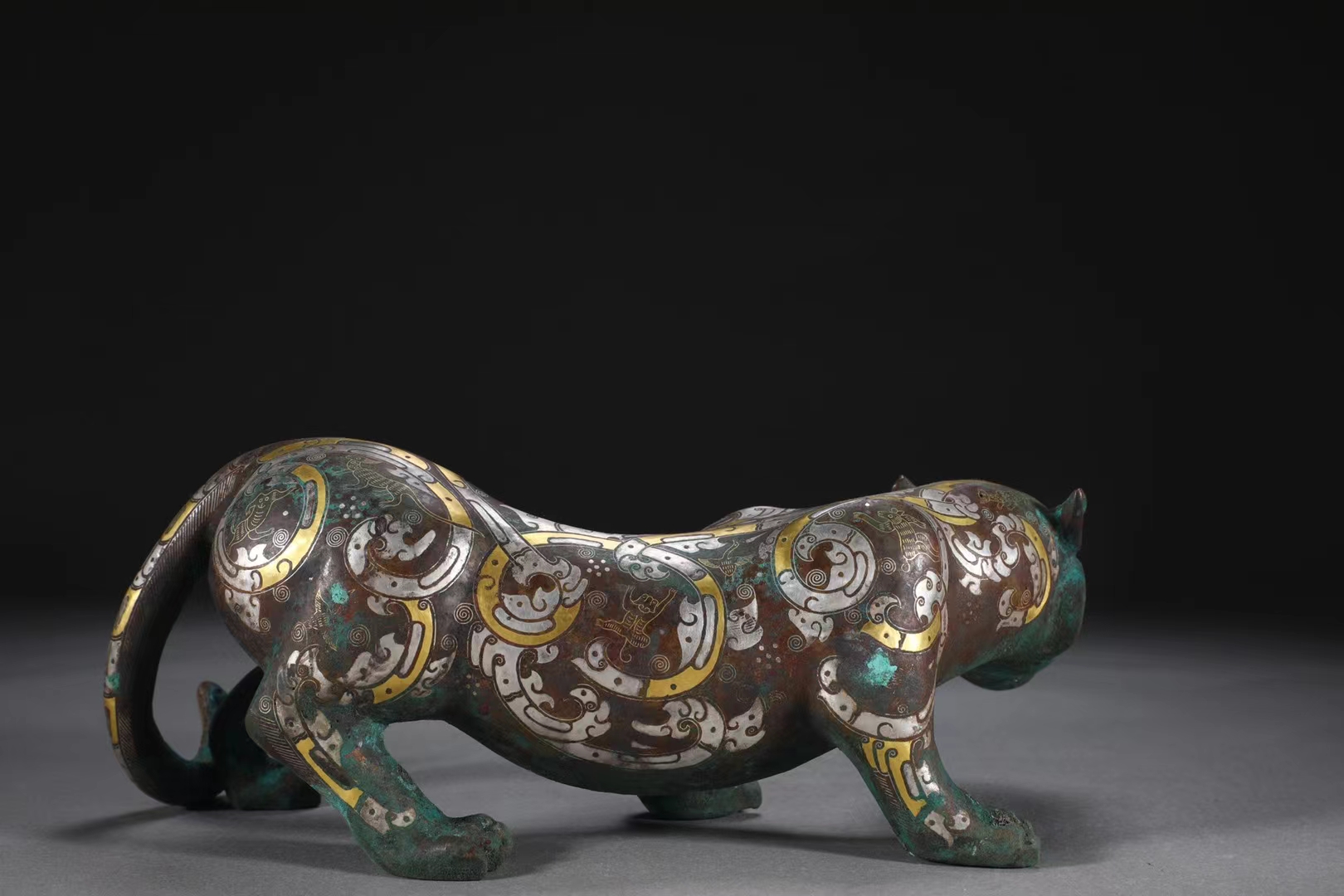 精品收藏 战国 青铜错金银螭虎 一对 【规格】高12cm 宽28cm 单重约