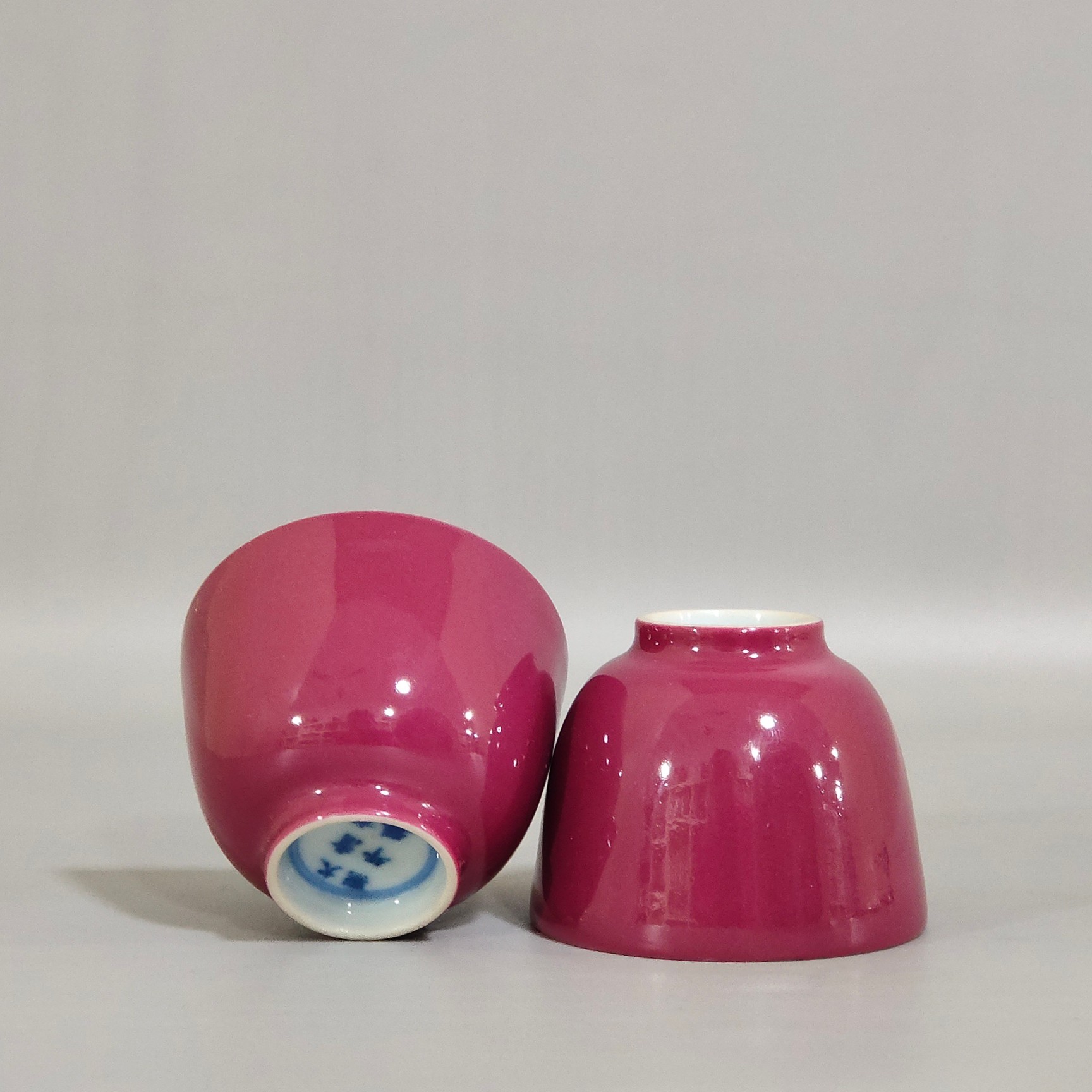 精品收藏 清代康熙胭脂红一口杯. 尺寸:高3.3公分,口径4.3公分