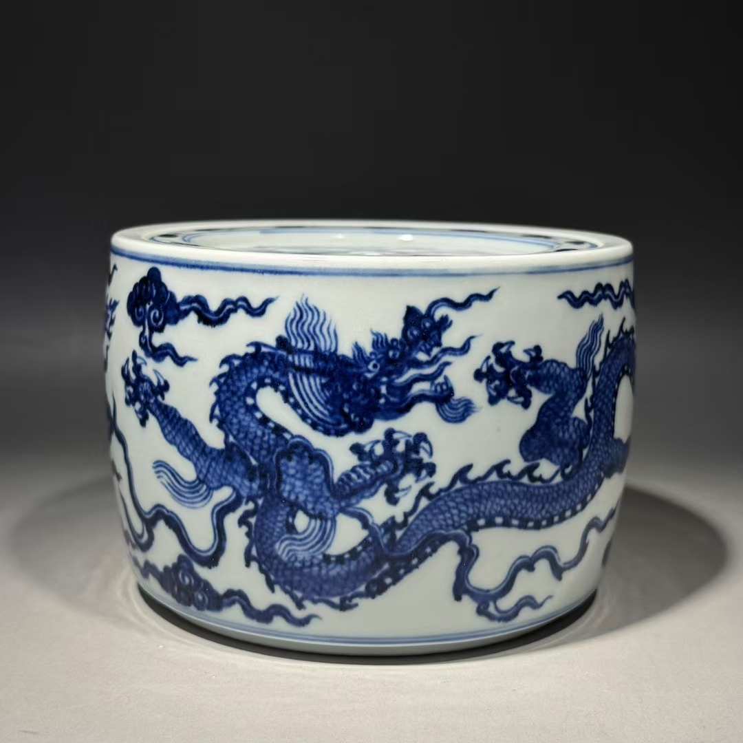 精品收藏 明 宣德青花龙纹蟋蟀罐. 尺寸:高:9.5公分 口径:13公分