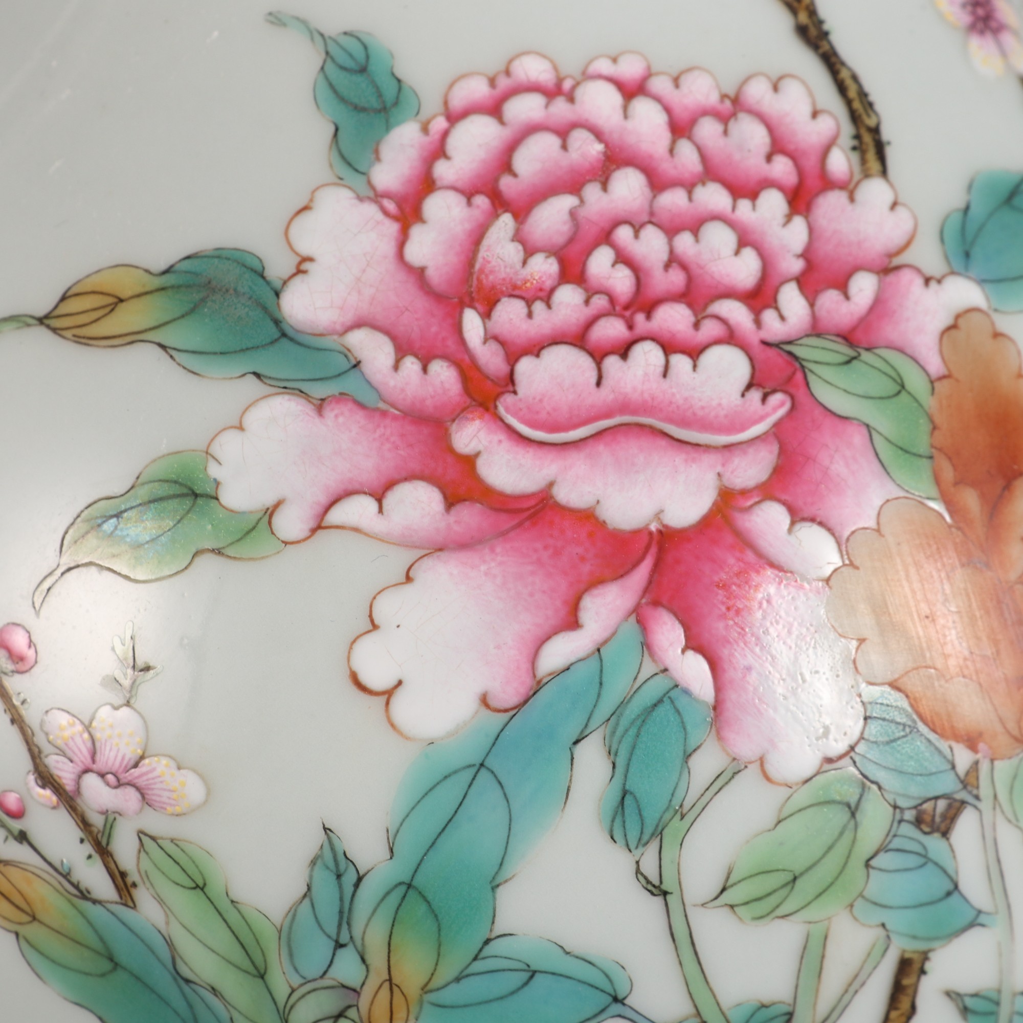 精品收藏 清 雍正年制粉彩花鸟纹赏瓶. 尺寸:高度32㎝肚径15㎝口径6