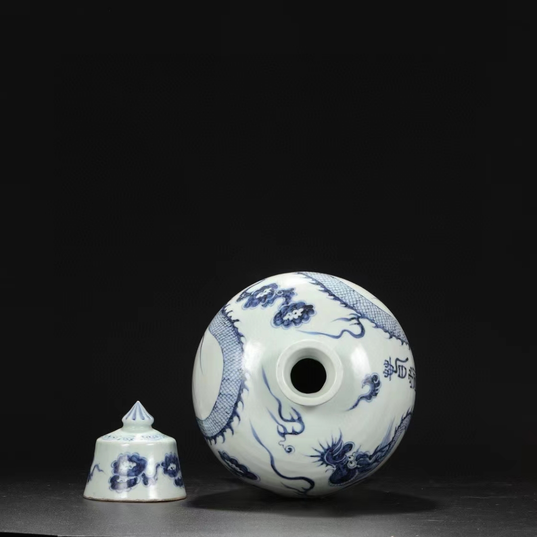 精品收藏  明 洪武青花龙纹带盖大梅瓶"春寿"款.  尺寸:高40.