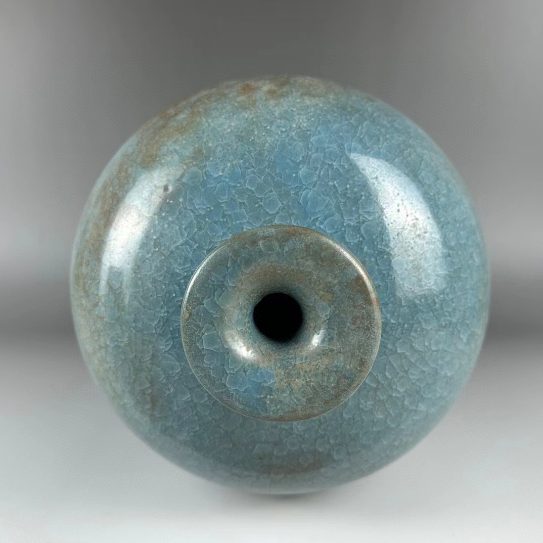 精品收藏   北宋 汝窑天蓝釉冰裂纹梅瓶 . 尺寸:高40.