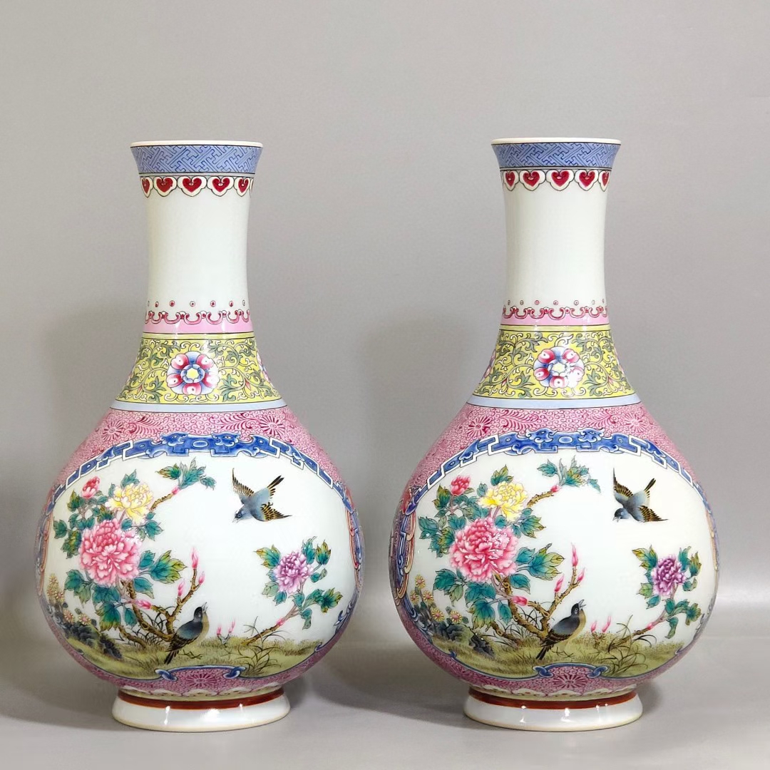 精品收藏 清代 雍正粉彩花鸟长颈瓶. 尺寸:高21.5公分,直径12公分.