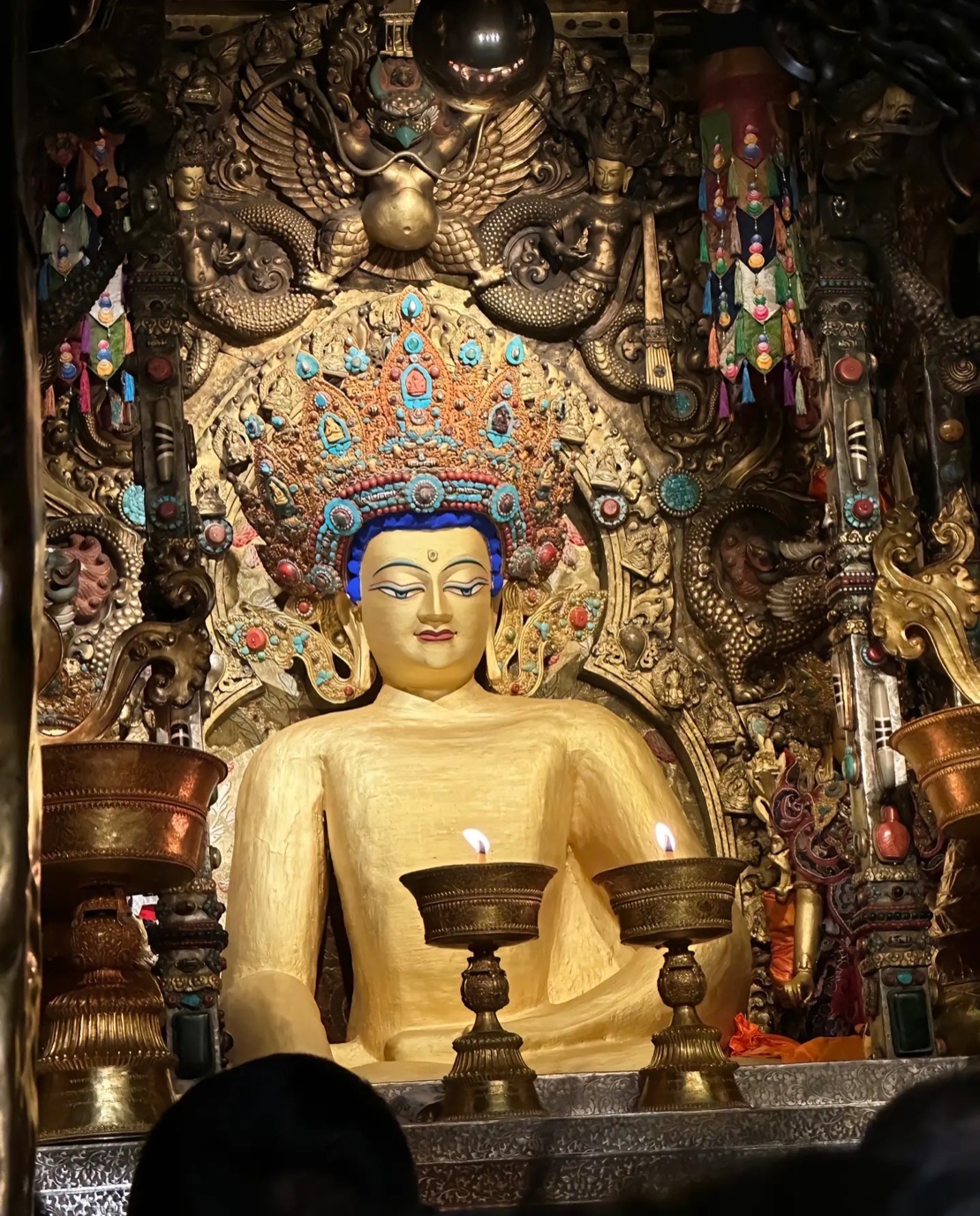 虔诚无分你我,大昭寺12岁释迦牟尼佛等身佛像,这是文成公主嫁给松赞干