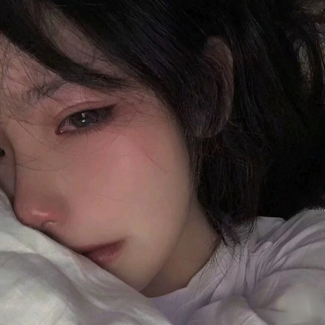 有点伤感的真人女生头像!