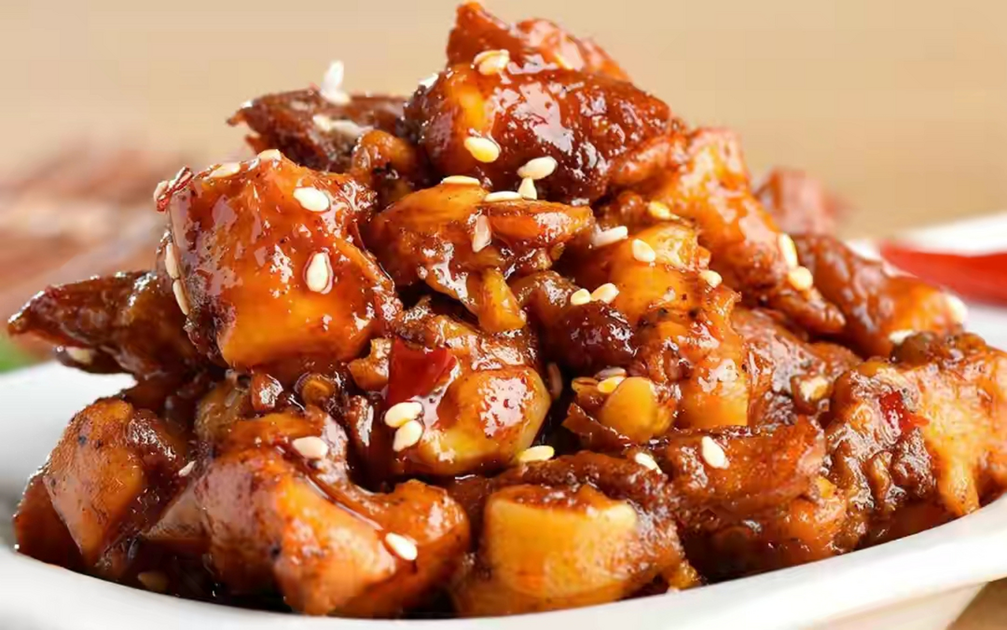 红烧兔肉 准备食材如下:兔肉半只,香菇5个,洋葱半个,冬笋少许,食盐3