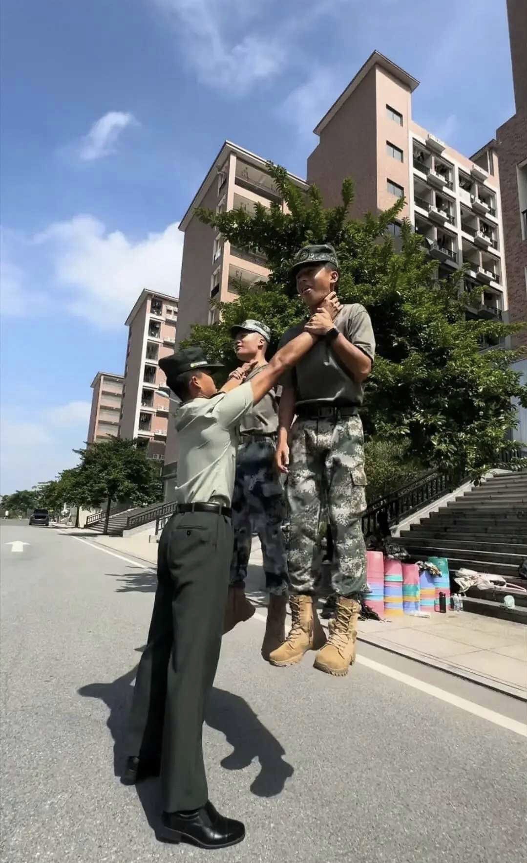 当兵手臂外翻图片