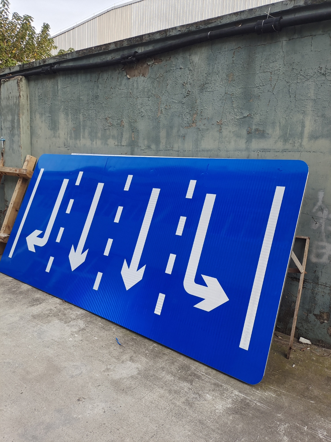 漫漫人生路,与其把目光聚焦纷繁的外部世界,不如时常向内审视自己