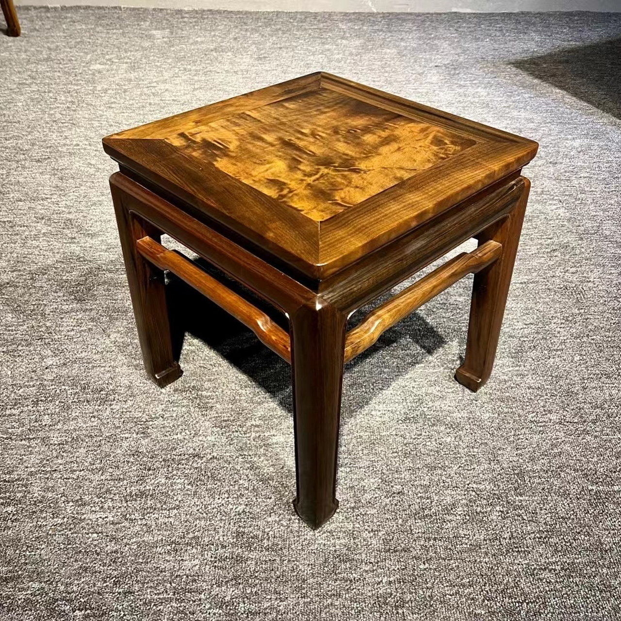 金丝楠乌木独板休闲桌