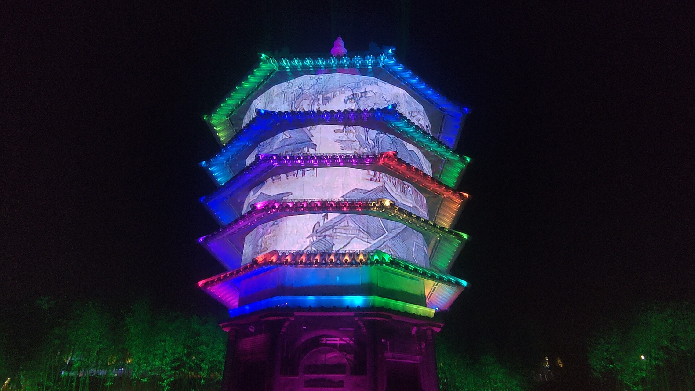 安阳文峰塔,全国独一无二!洹河河畔复制的文峰塔,夜晚看,五彩斑斓