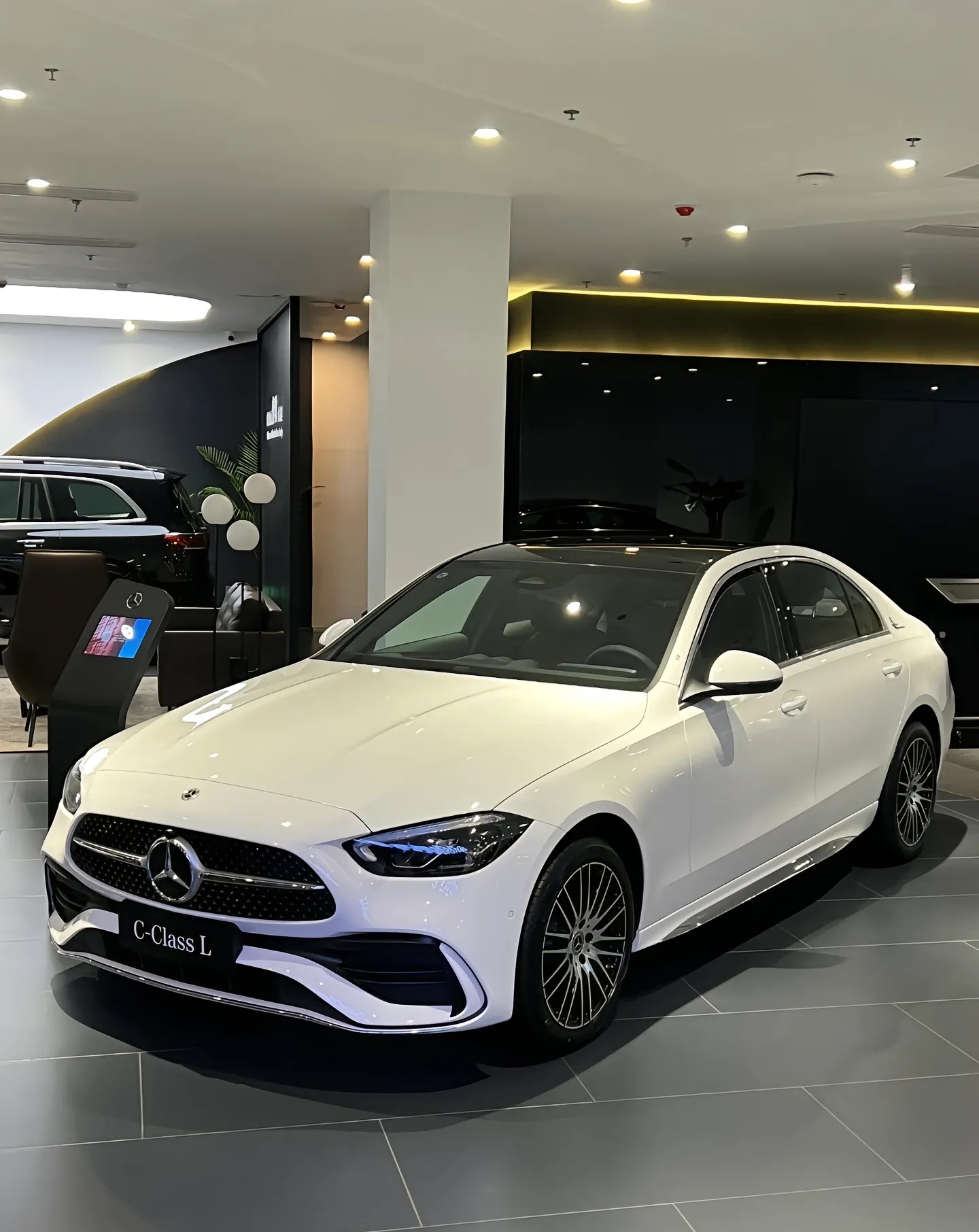 热点引擎计划#奔驰c260l是一款中型豪华轿车,作为奔驰c级车系中狄一