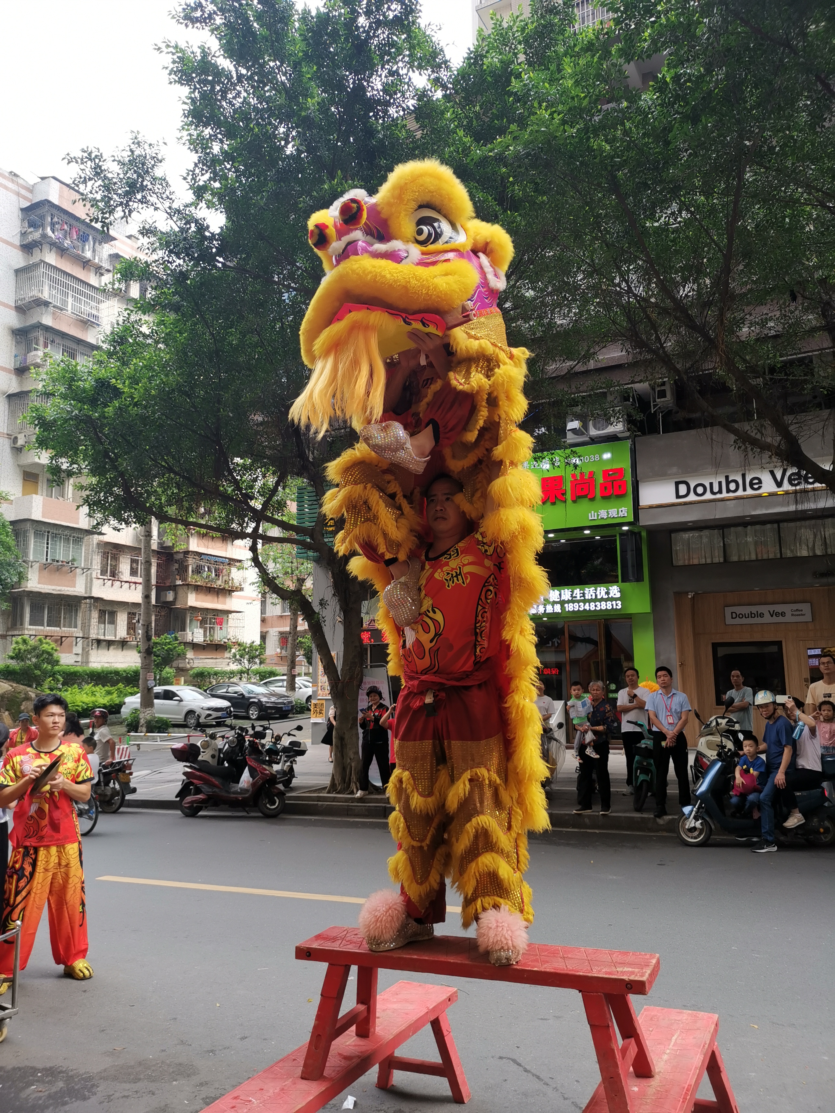 广西春节舞狮图片