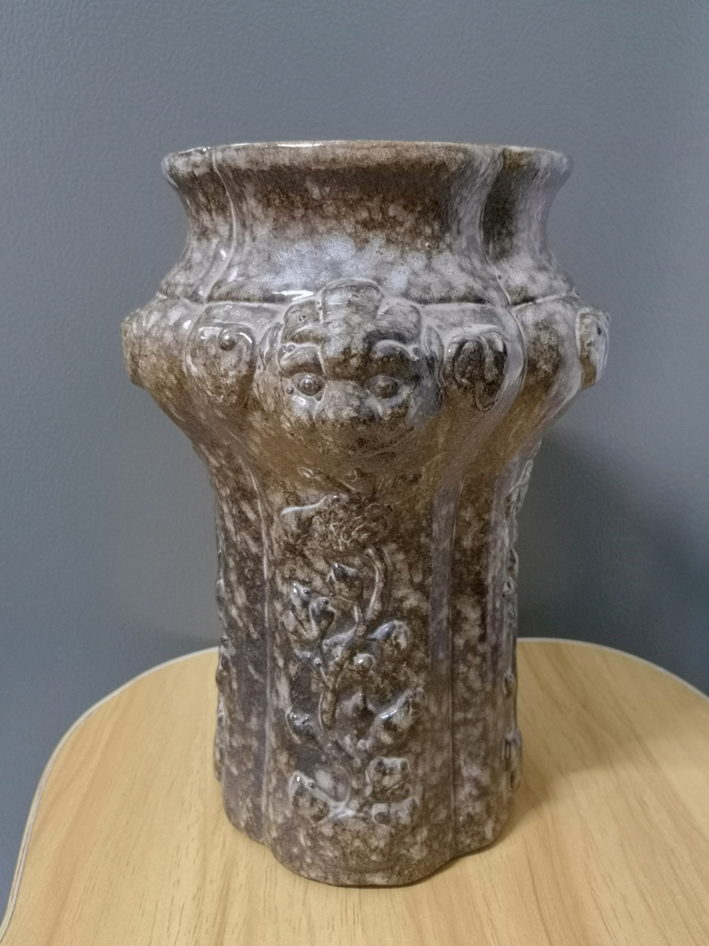 图一:塔紫;图二:小金豆;图三:苔藓球文心兰;图四:仿古花盆;图五:红陶