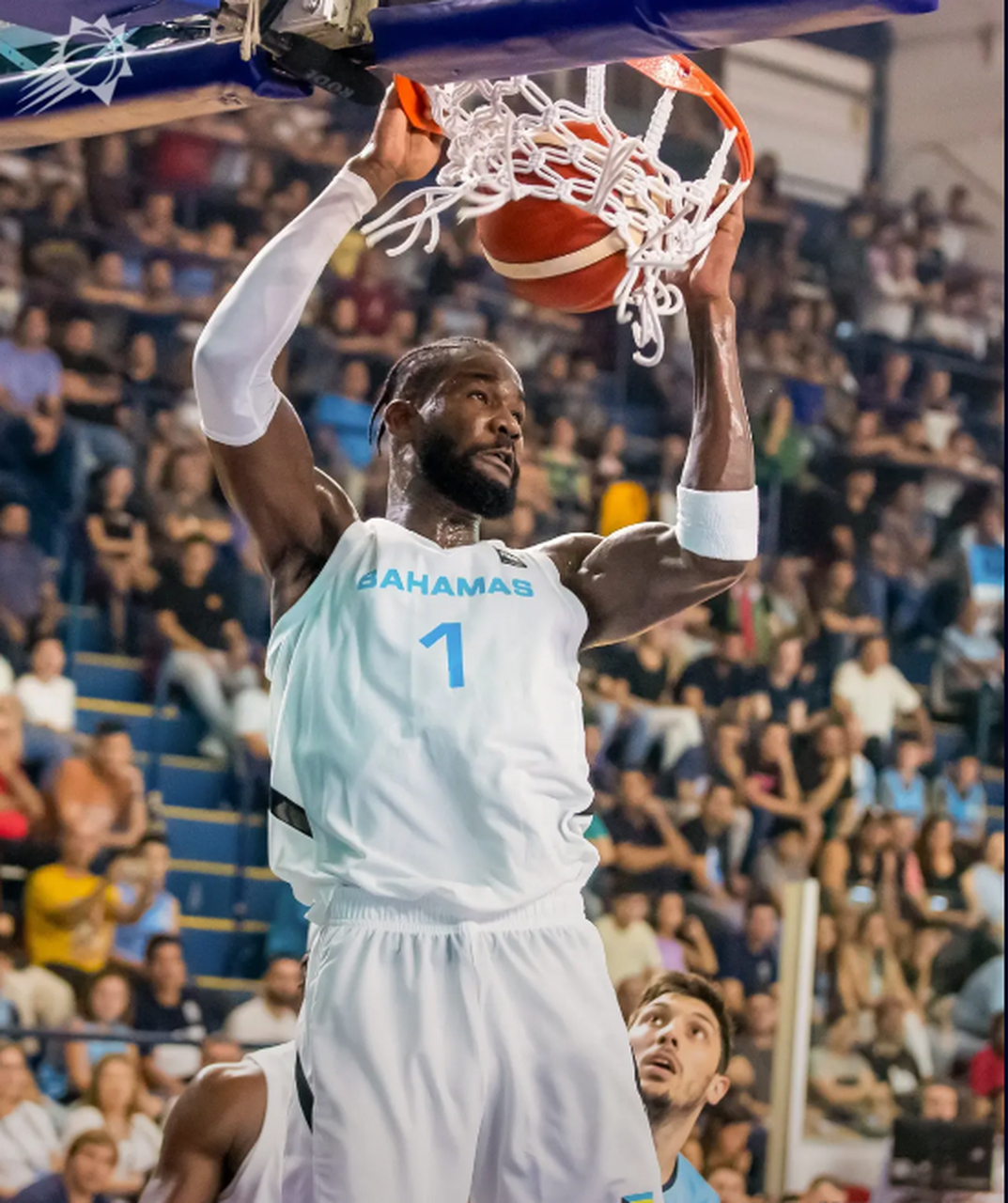 国家队艾顿"硬了",太阳队乐了         艾顿在巴哈马国家队首次挺进