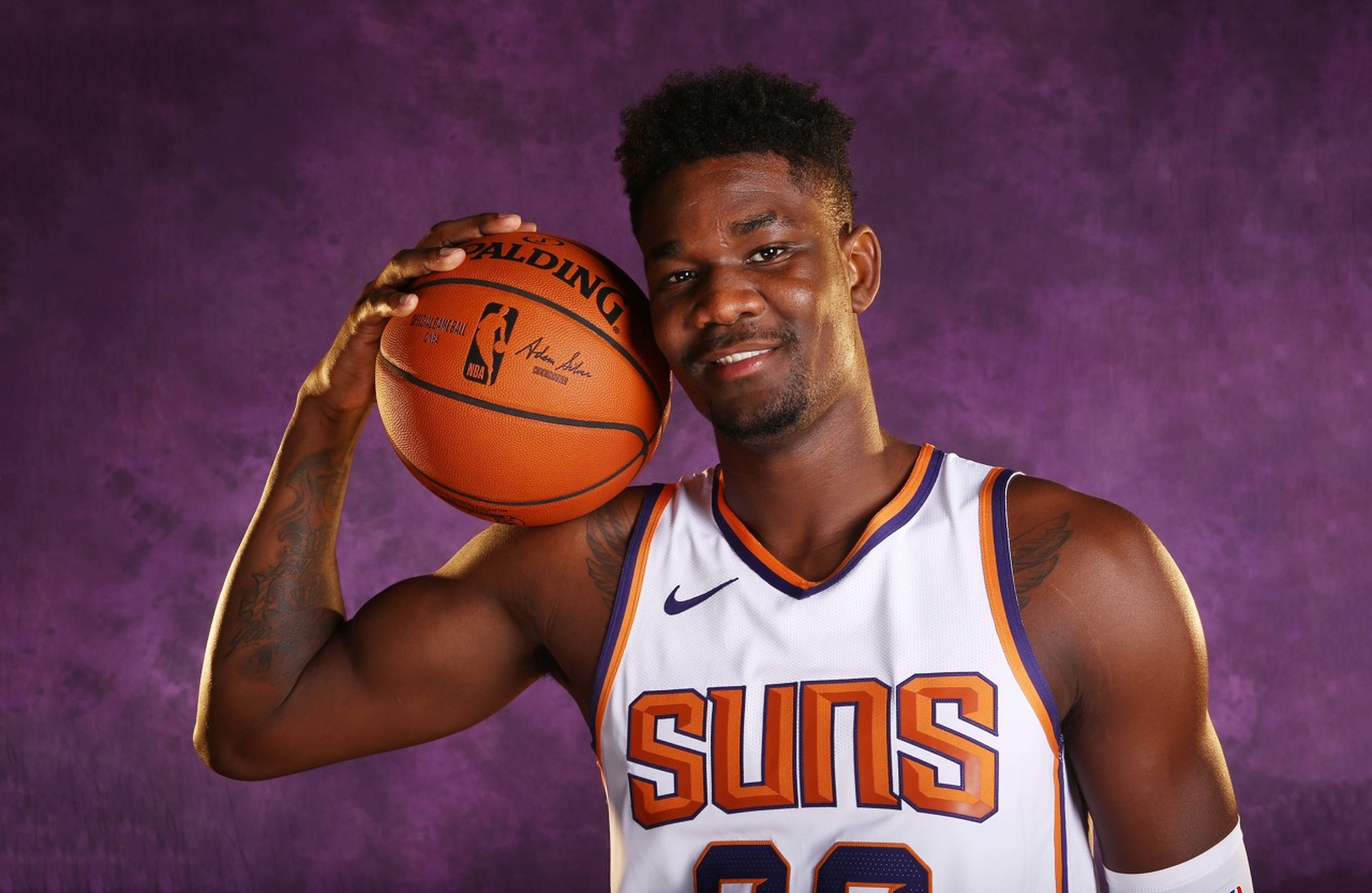 1,唐斯(多米尼加国家队)         2015年状元,27岁,森林狼中锋.