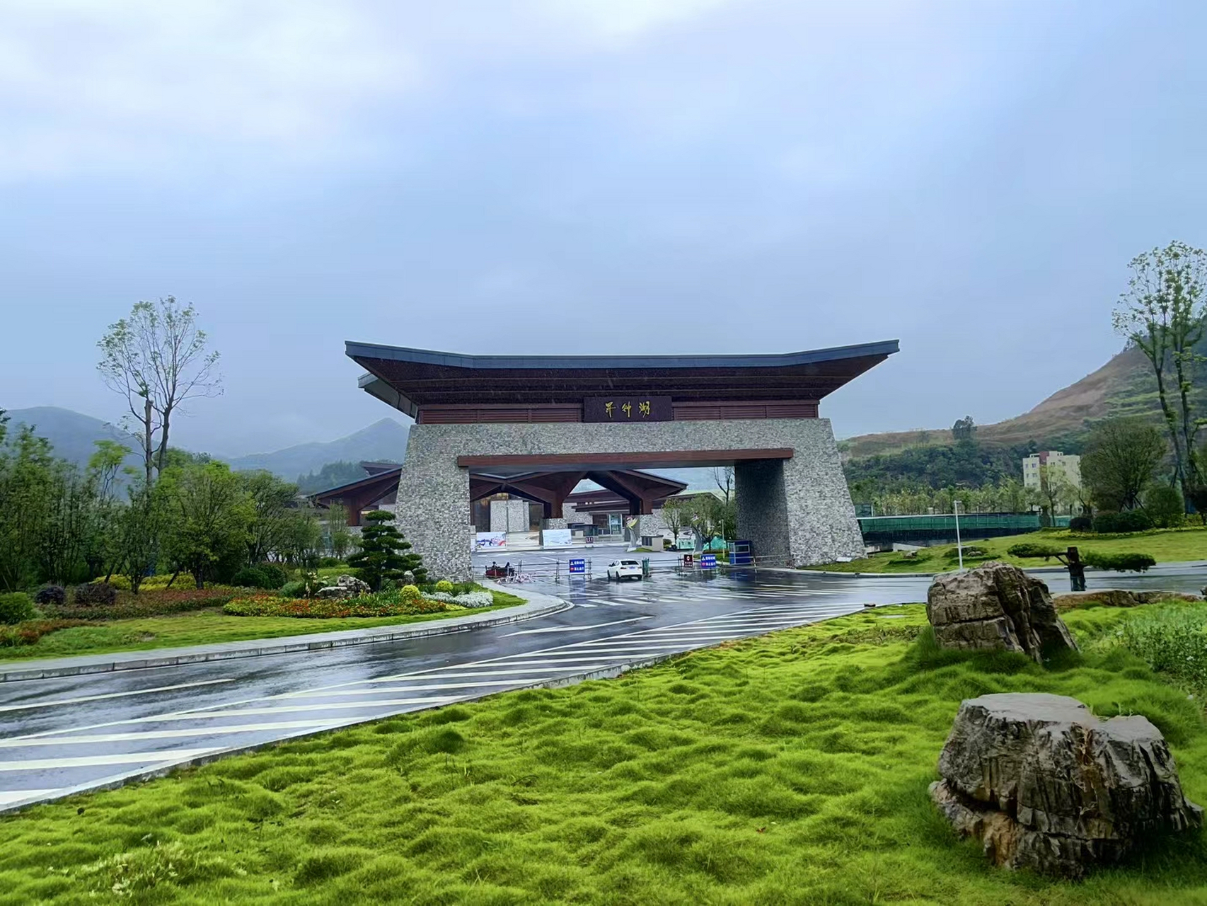 升钟湖风景区,这里可以钓鱼,可以露营,很有意思的一个旅行目的地.