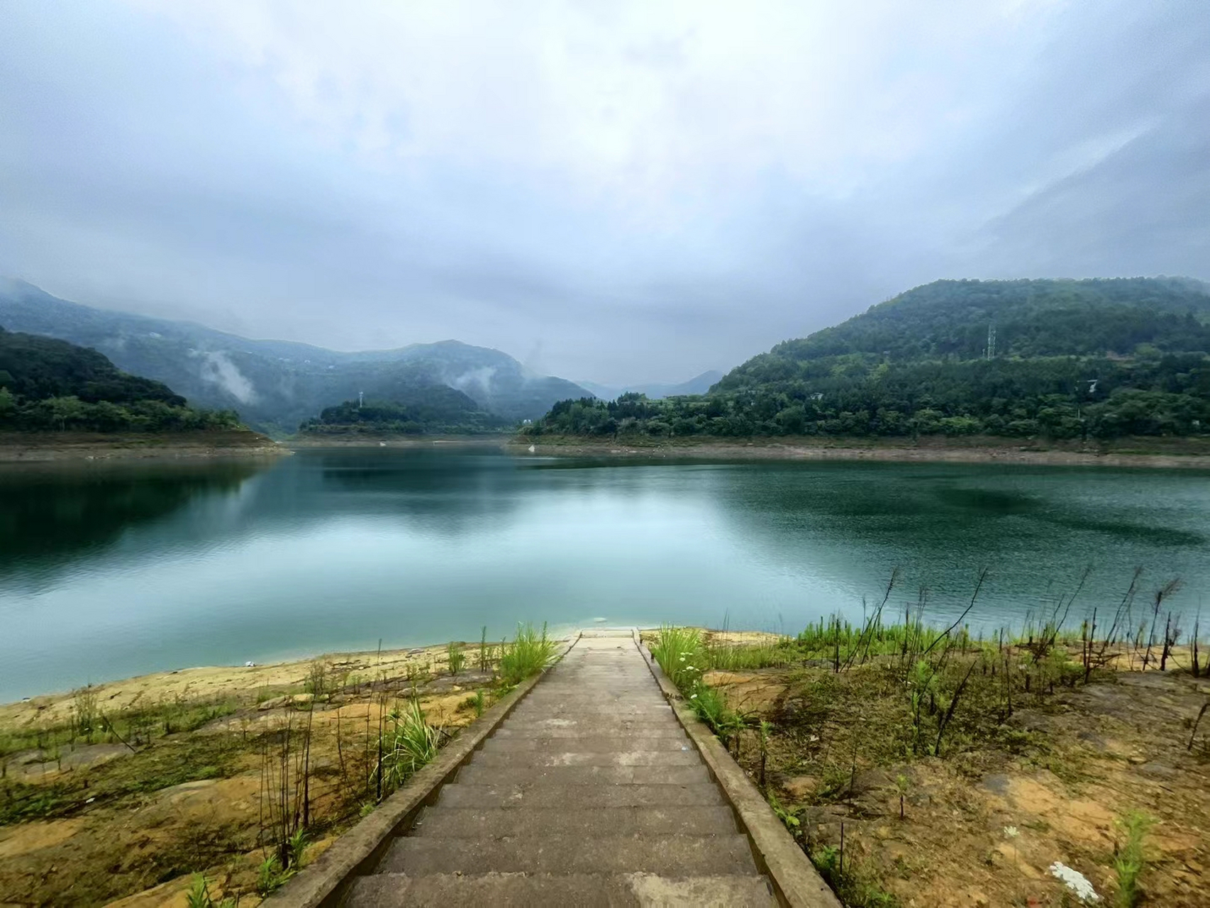 升钟湖风景区,这里可以钓鱼,可以露营,很有意思的一个旅行目的地.