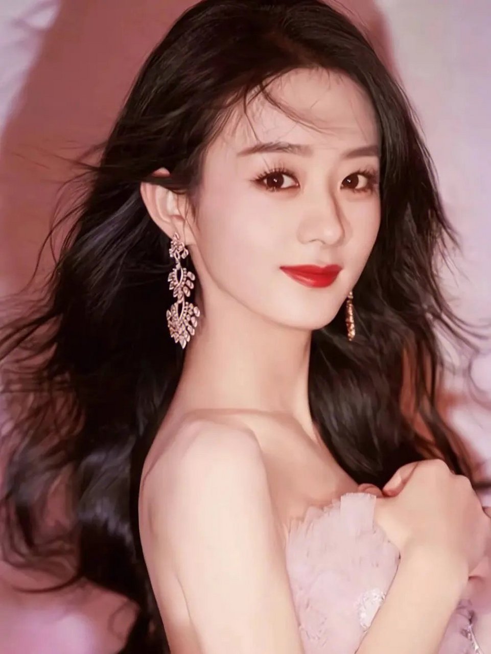 杨洋曾经被网红威胁过,后来他就再也不谈网红了.   2.