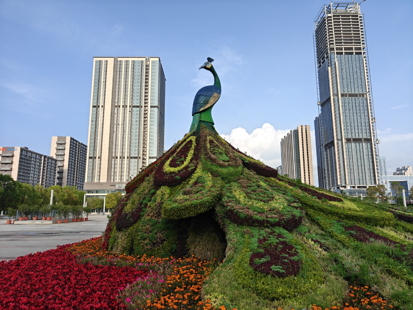 作为云南省省会,云南省辖地级市,昆明市简称"昆",别名春城,花都,其