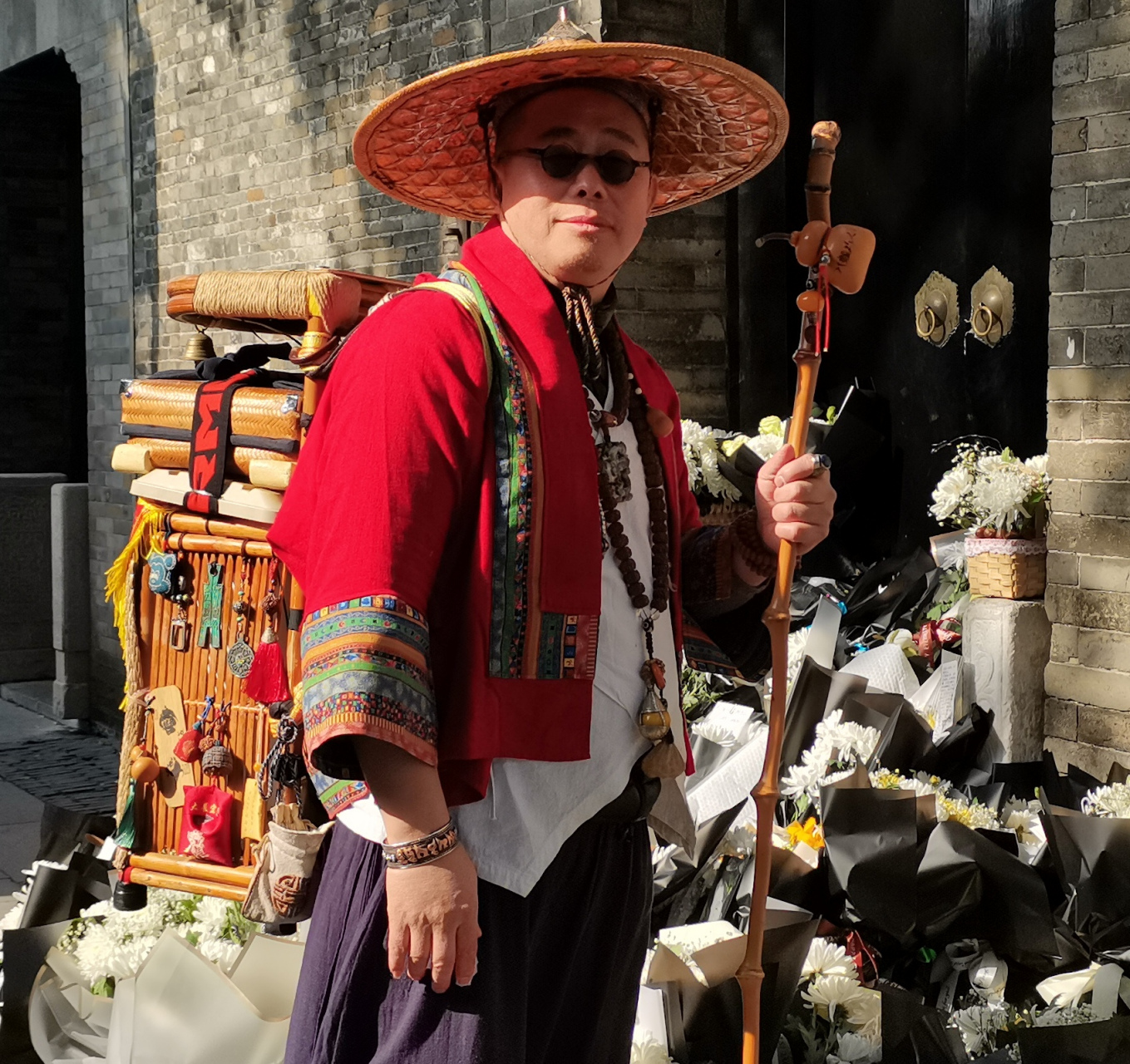 龙宝,又号八龙山人,属古称上京,现称冰城人,也就是地道的东北哈尔滨人