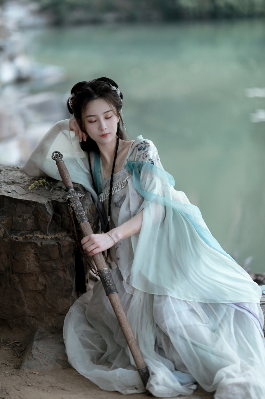 张维娜唯美古风生日写真 #张维娜0622生日快乐# #娱乐星爆闻