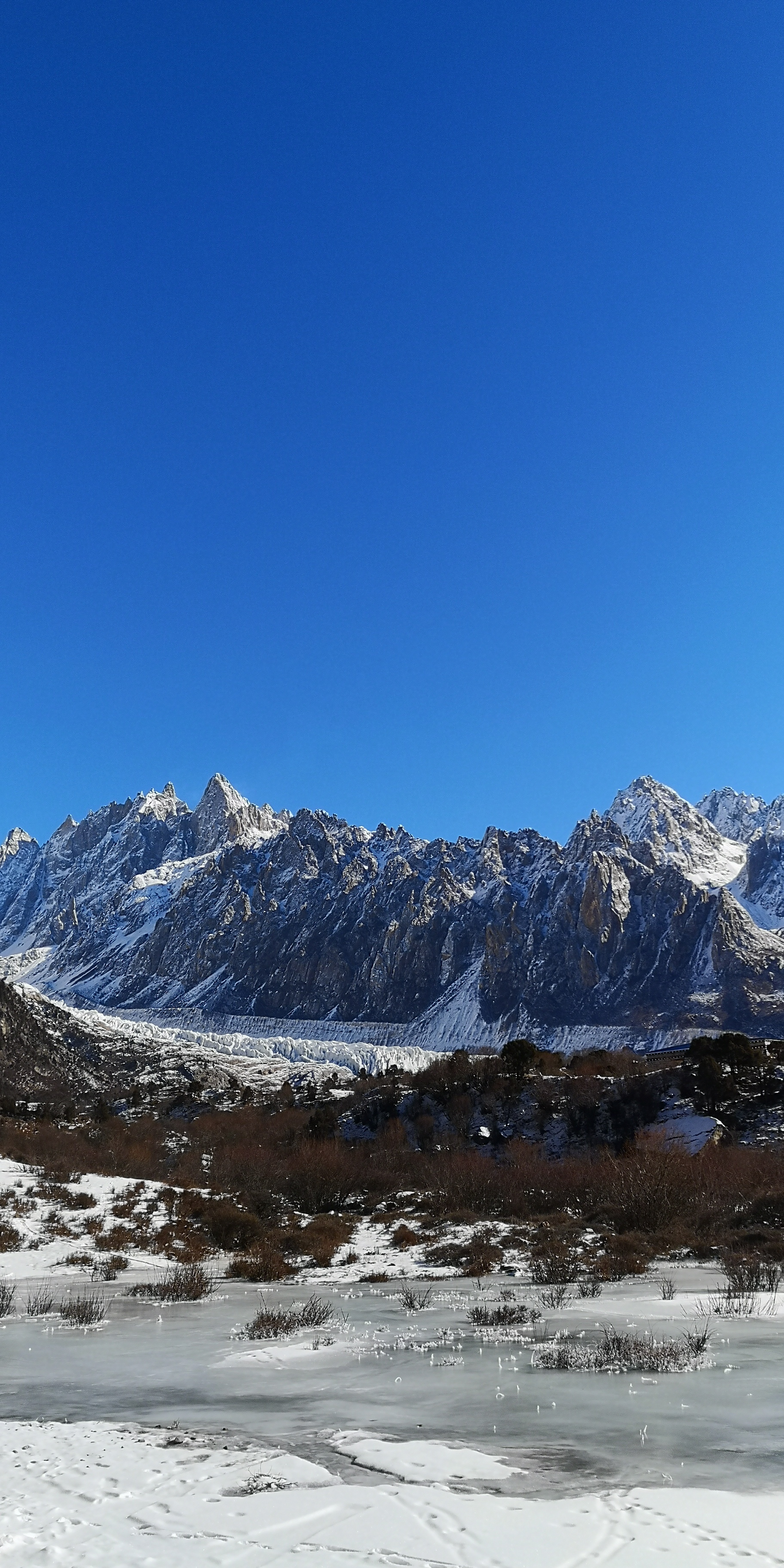 布加雪山波戈冰川 历经数百公里,走过积雪的冰湖,近距离触摸波戈冰川