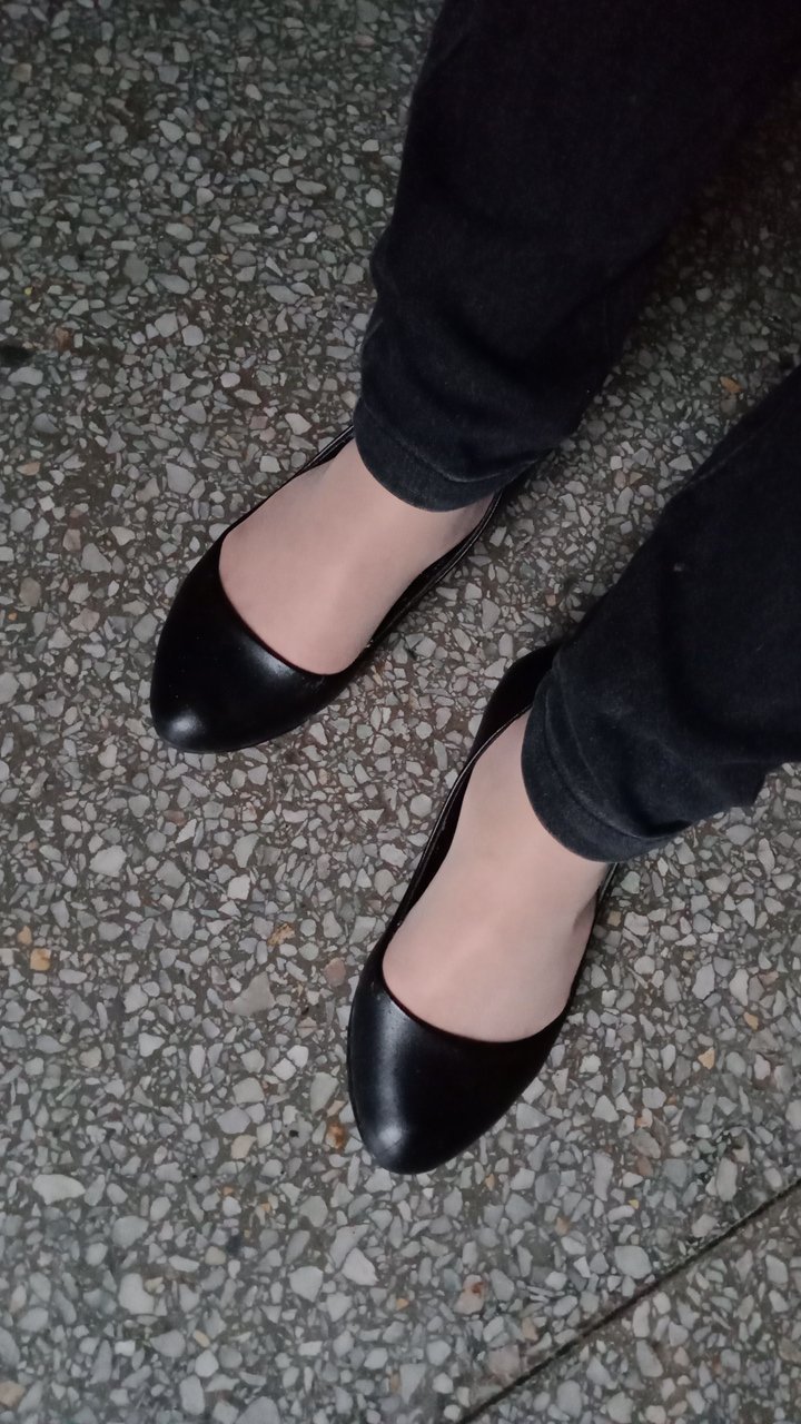 这是男穿女单鞋实照.轻巧灵便亦不脱美丽!