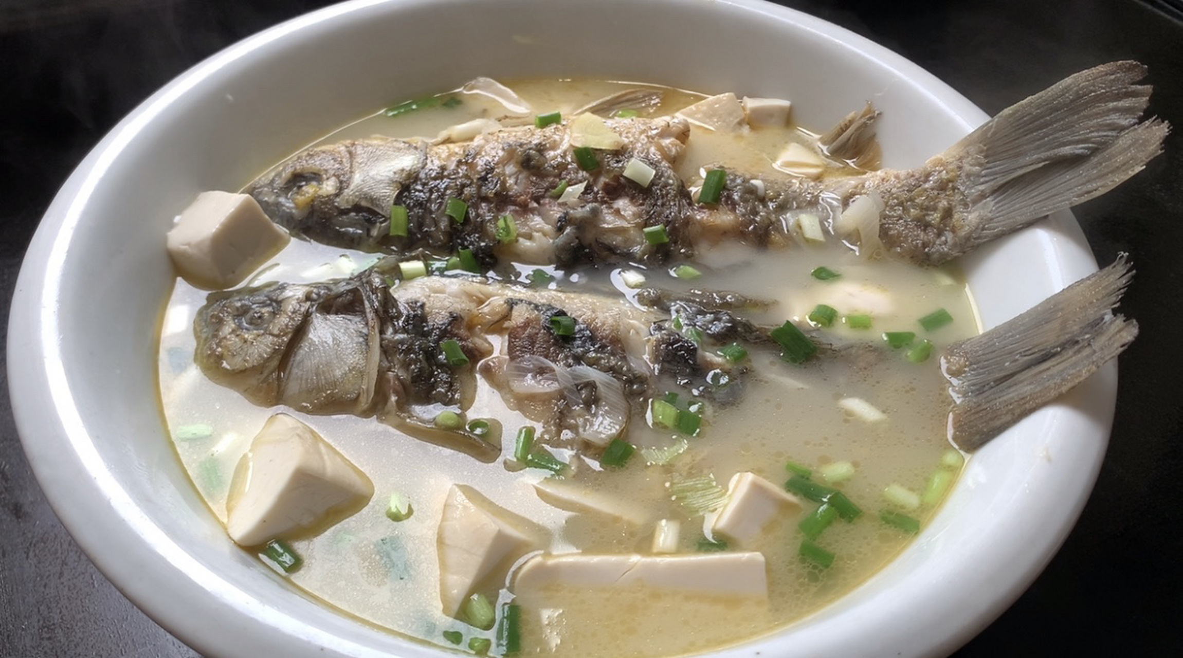 鲫鱼炖豆腐(鲫鱼炖豆腐的家常做法)