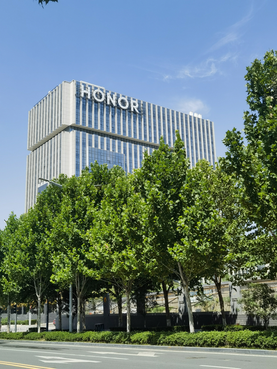 荣耀科技园白领住进山水馨居          西安荣耀科技园位于航天东路与