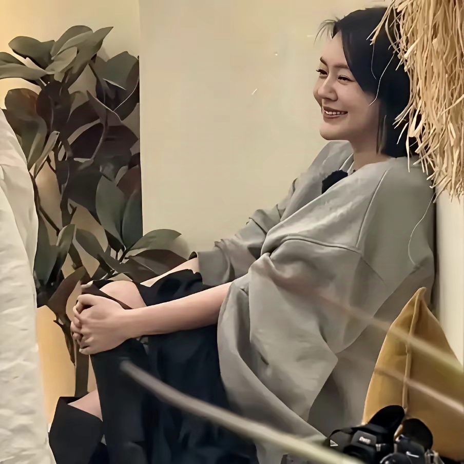 如果小s留长发,那就更像了,汪小菲见 大s侧面图片小s侧脸图片