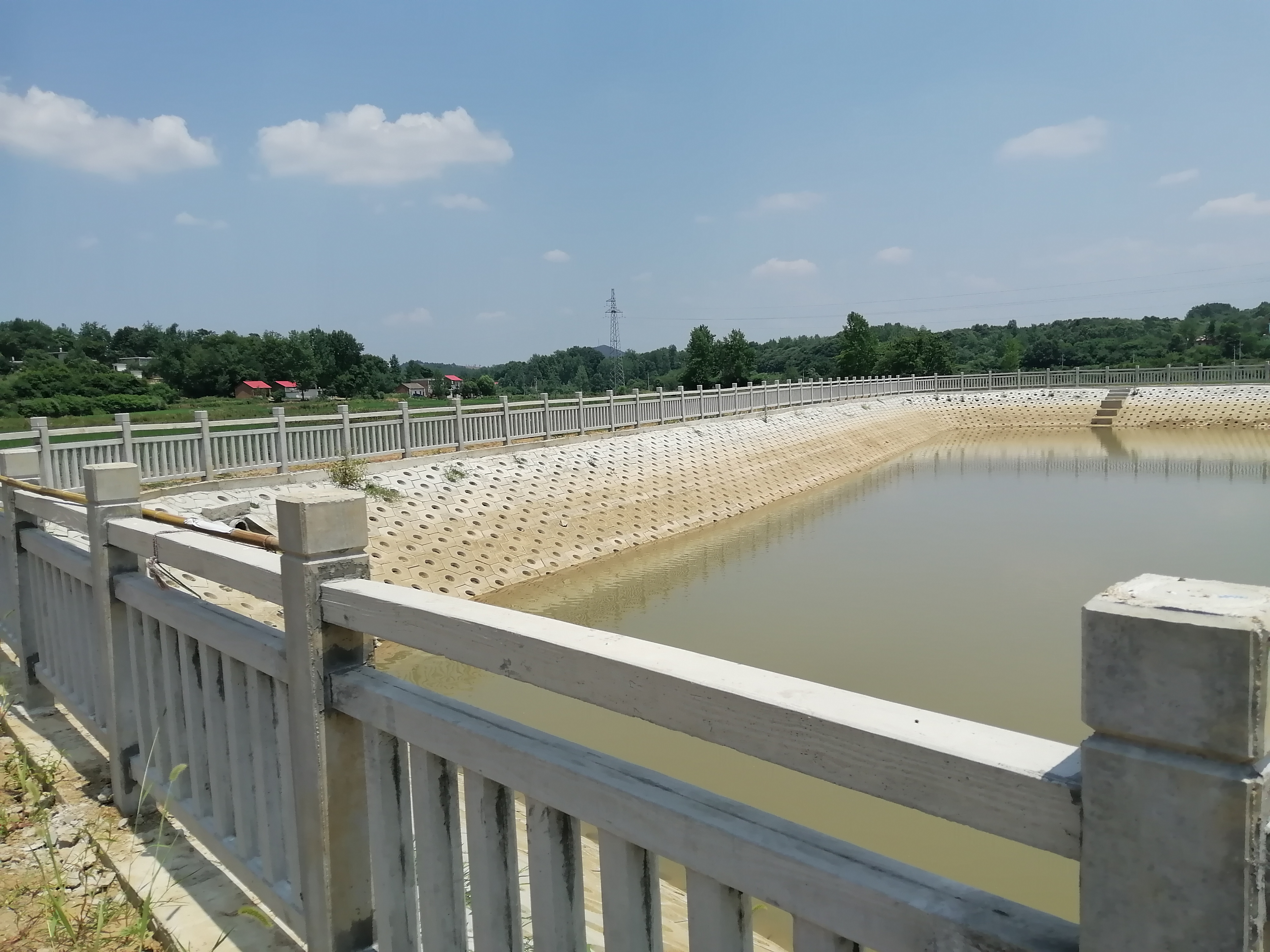 一个人还是别喝酒了.多喝茶,多徒步,运动方式消除不快和压力!