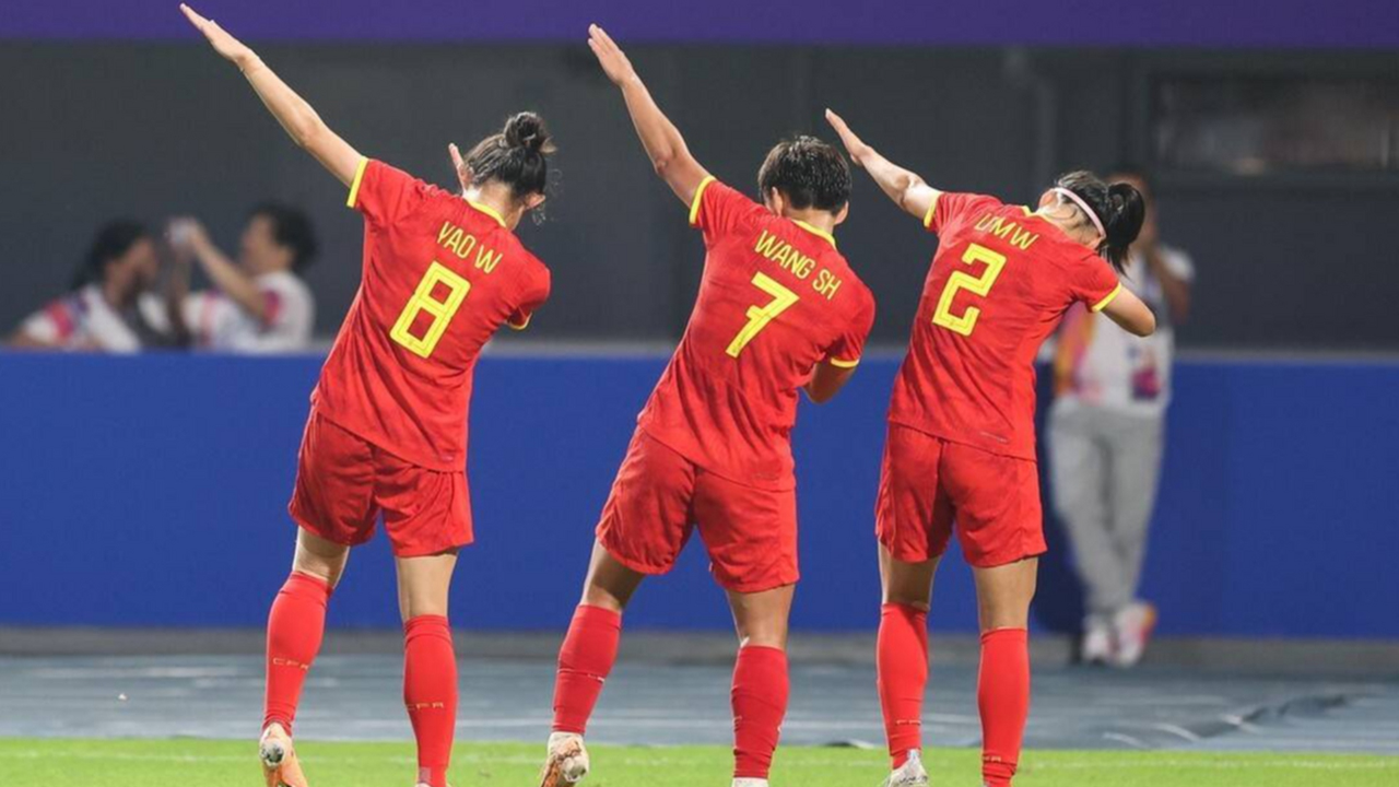 悟空体育官网-团队配合默契：中国女足团结拼搏